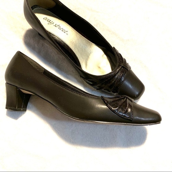 Easy Street Chance Brown Bow Heels Square Toe 7.5W - Picture 1 of 8